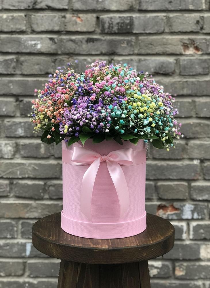 Цветочная композиция из Гипсофила и Розы в шляпной коробке в Дыдымкине