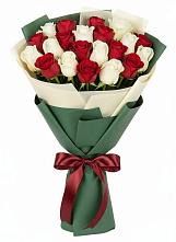 Букет Микс из красных и белых роз в Дыдымкине