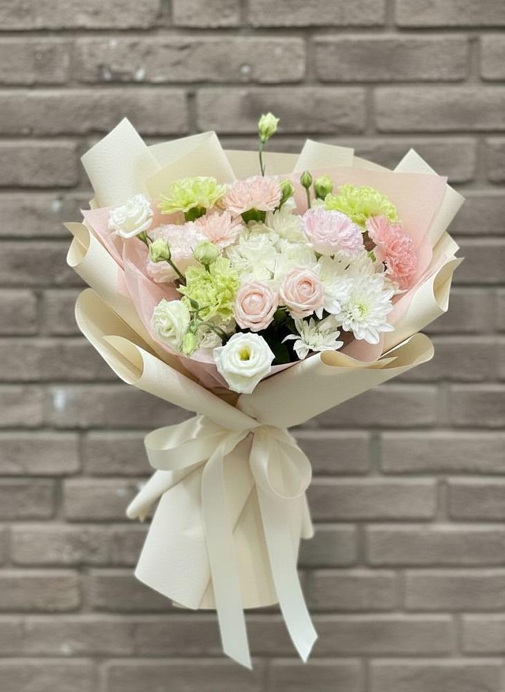 Букет цветов из: Гвоздики, Розы, Лизиантусы и Хризантемы в Дыдымкине