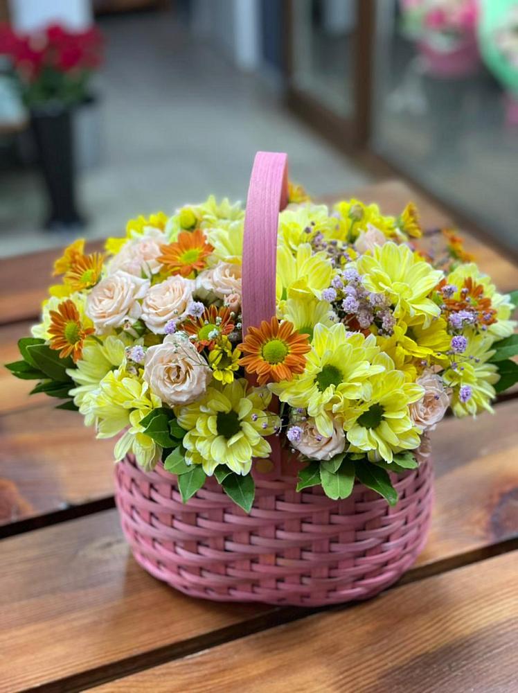 Цветочная композиция из Хризантемы и Розы в корзине в Дыдымкине