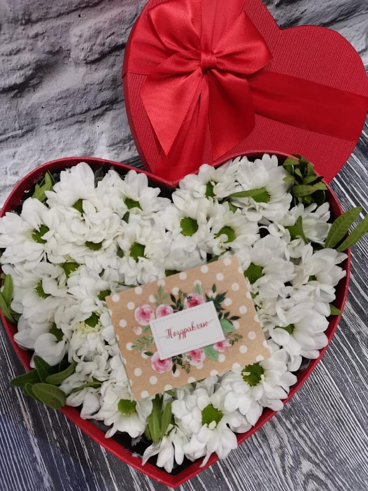 Цветочная композиция из Хризантемы в виде сердца в Дыдымкине