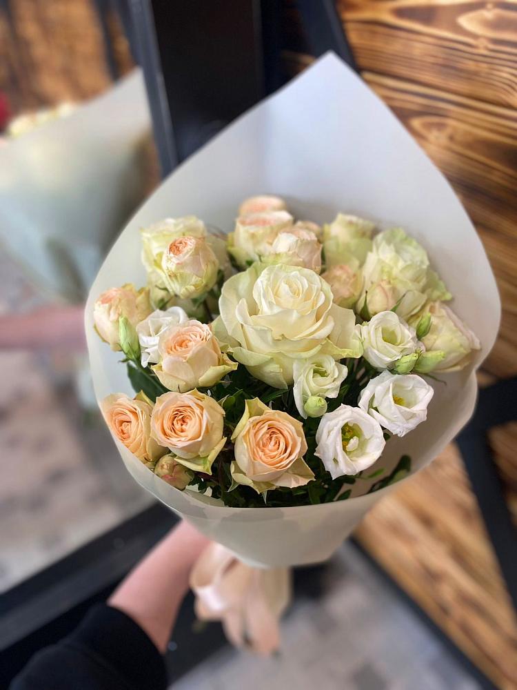 Букет цветов из: Розы и Лизиантусы в Дыдымкине